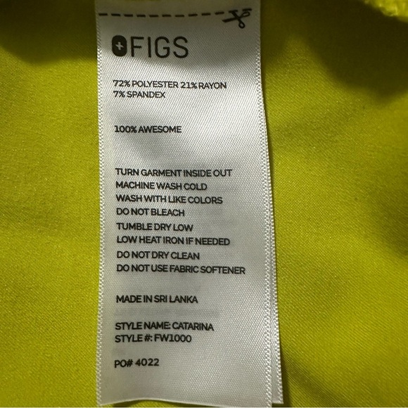 FIGS Catarina Scrub Top & Zamora Jogger Pants Set – Limeade - Picture 8 of 10